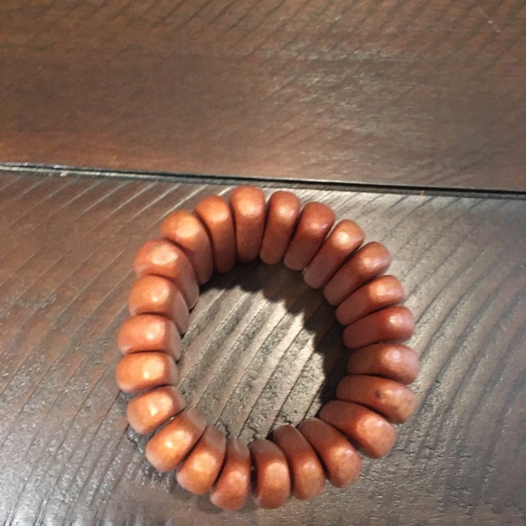 Wooden stretch bracelet - Picture 2 of 3